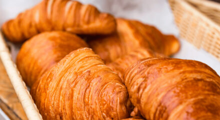 5 Tecniche per Dorare i Croissant Senza Uova